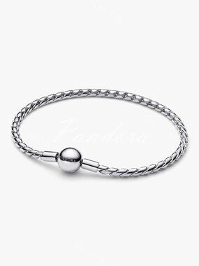 Round Clasp Wing Chain Bracelet